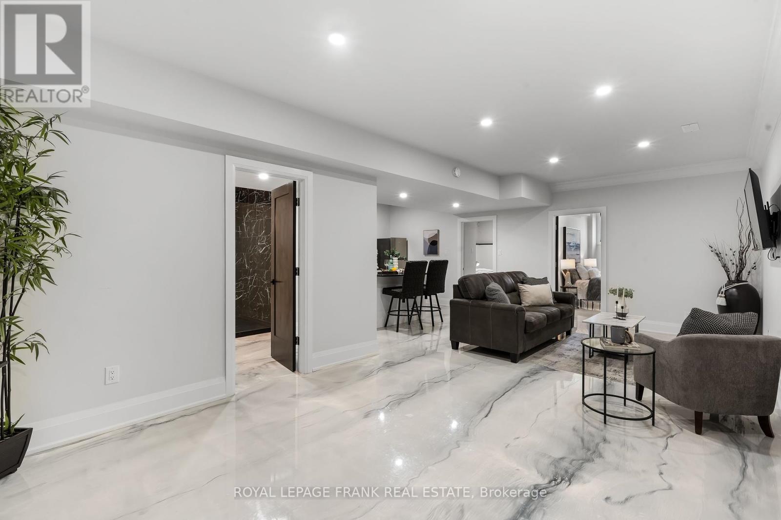 












3248 POGUE ROAD

,
Scugog (Port Perry),




Ontario
L9L1B6

