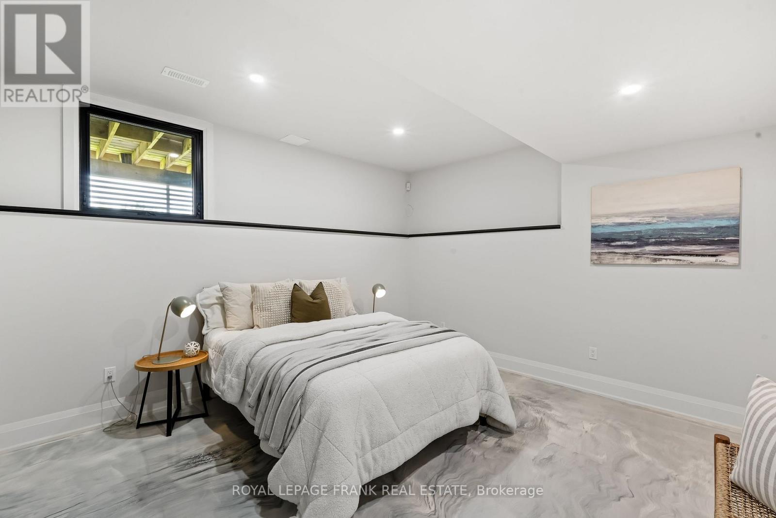 












3248 POGUE ROAD

,
Scugog (Port Perry),




Ontario
L9L1B6

