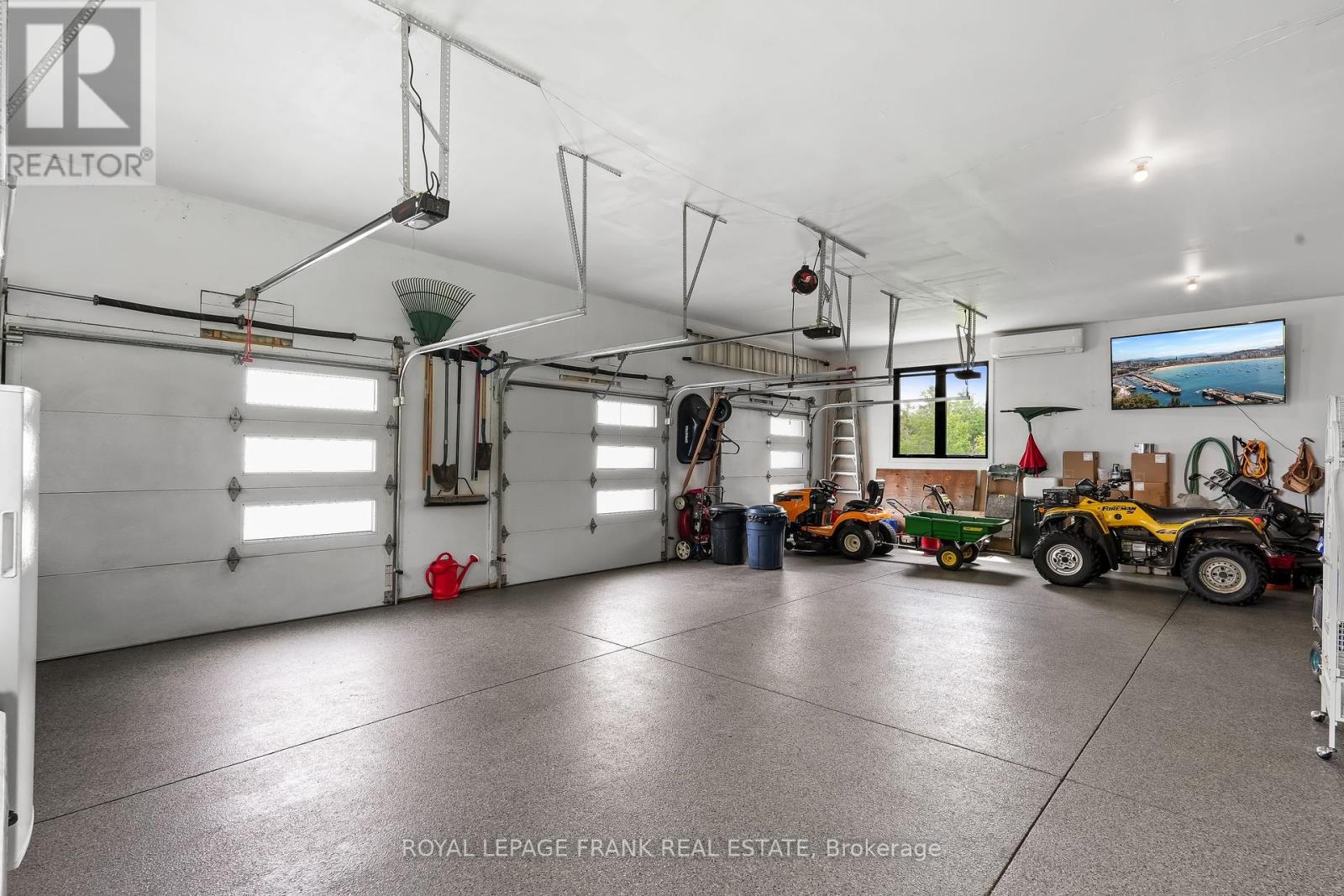 












3248 POGUE ROAD

,
Scugog (Port Perry),




Ontario
L9L1B6


