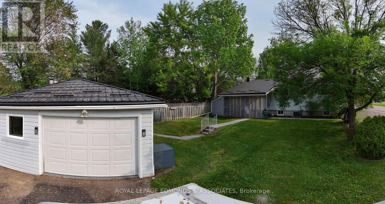 












3283 PETAWAWA BOULEVARD

,
Petawawa,




Ontario
K8H1X8

