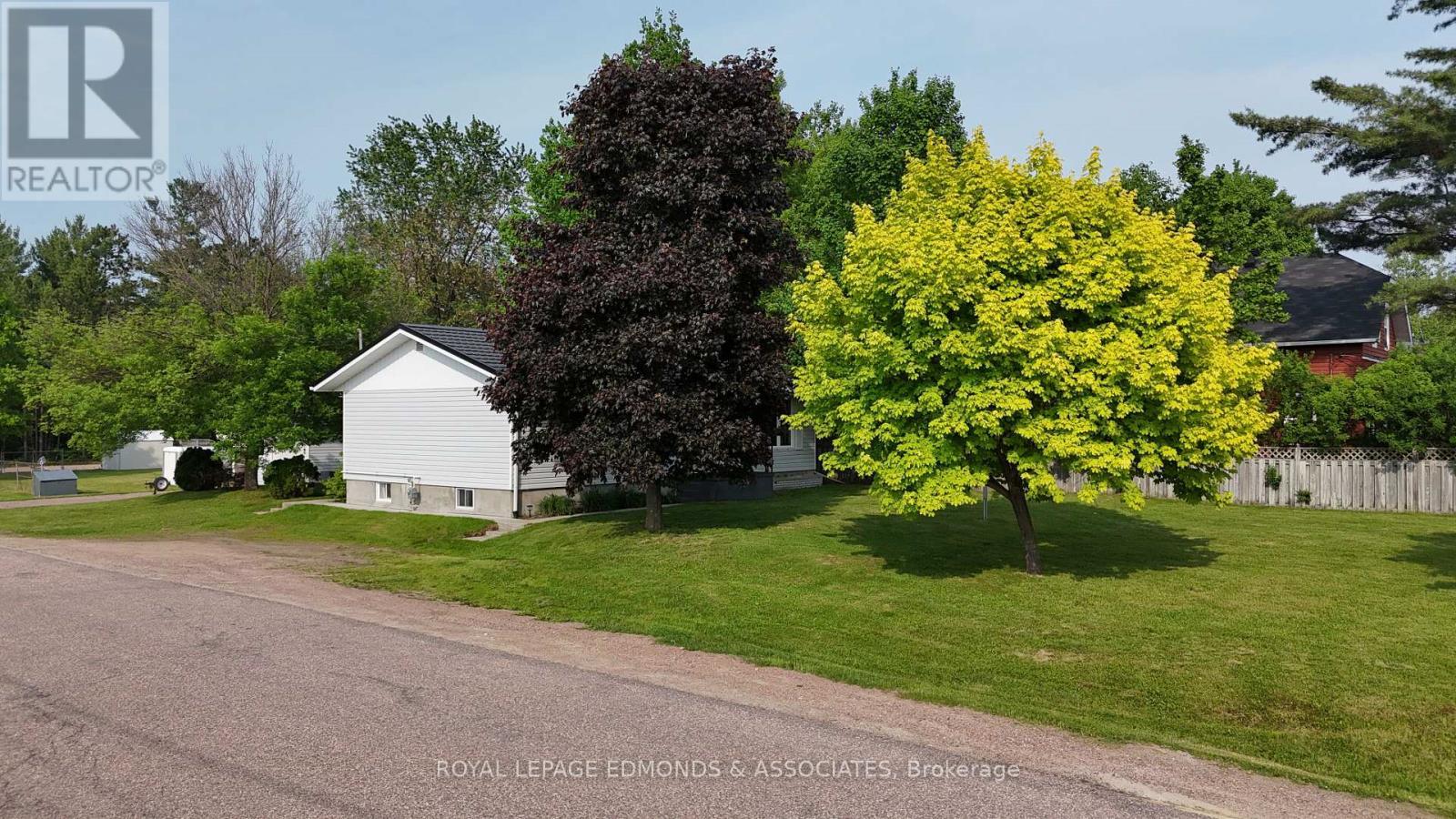 












3283 PETAWAWA BOULEVARD

,
Petawawa,




Ontario
K8H1X8

