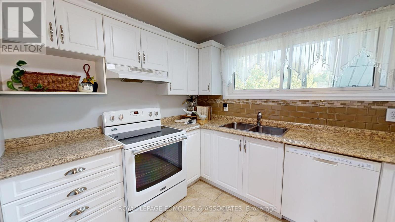 












3283 PETAWAWA BOULEVARD

,
Petawawa,




Ontario
K8H1X8

