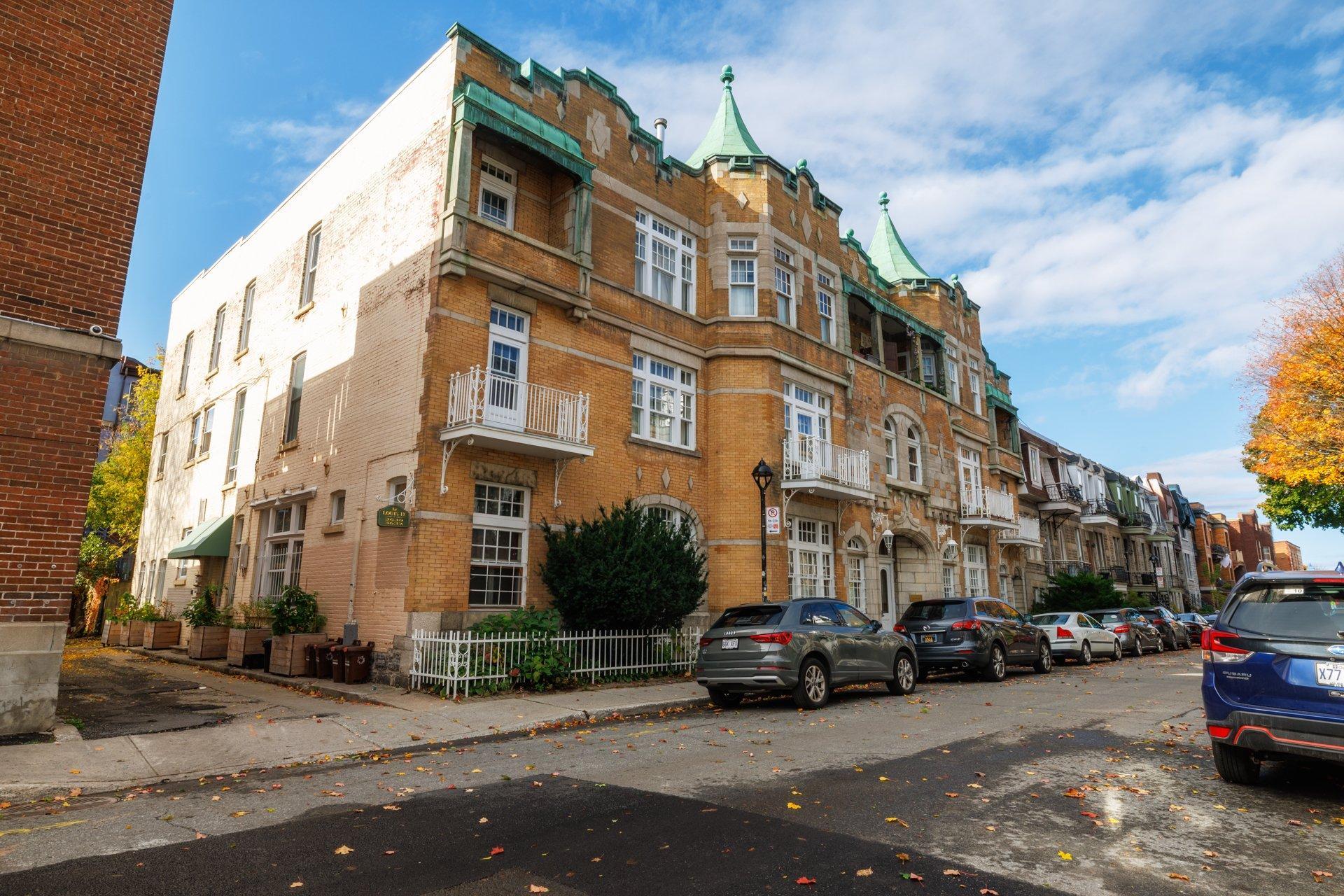 









3636


Av. Henri-Julien

, 3,
Montréal (Le Plateau-Mont-Royal),




QC
H2X3H5

