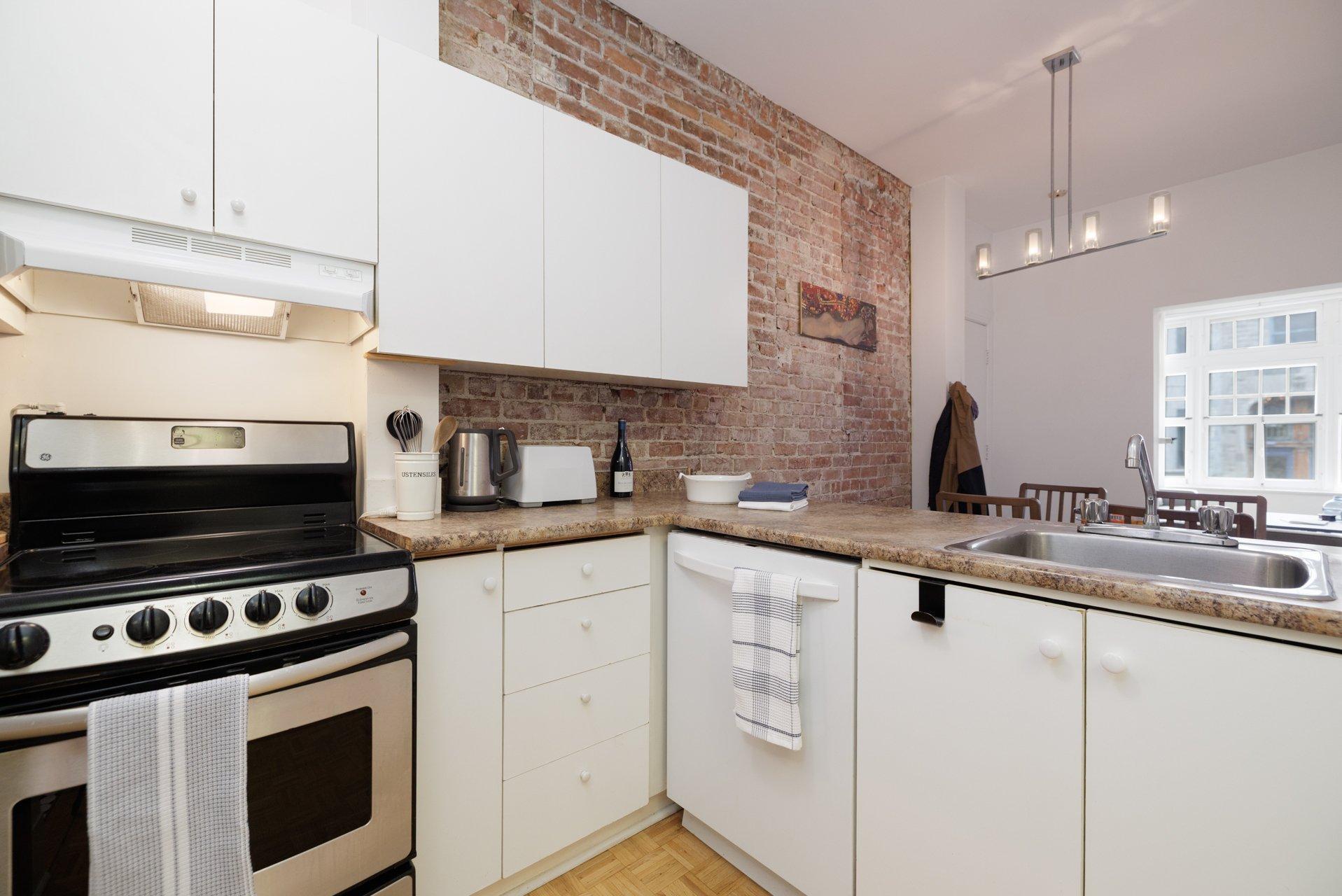 









3636


Av. Henri-Julien

, 3,
Montréal (Le Plateau-Mont-Royal),




QC
H2X3H5

