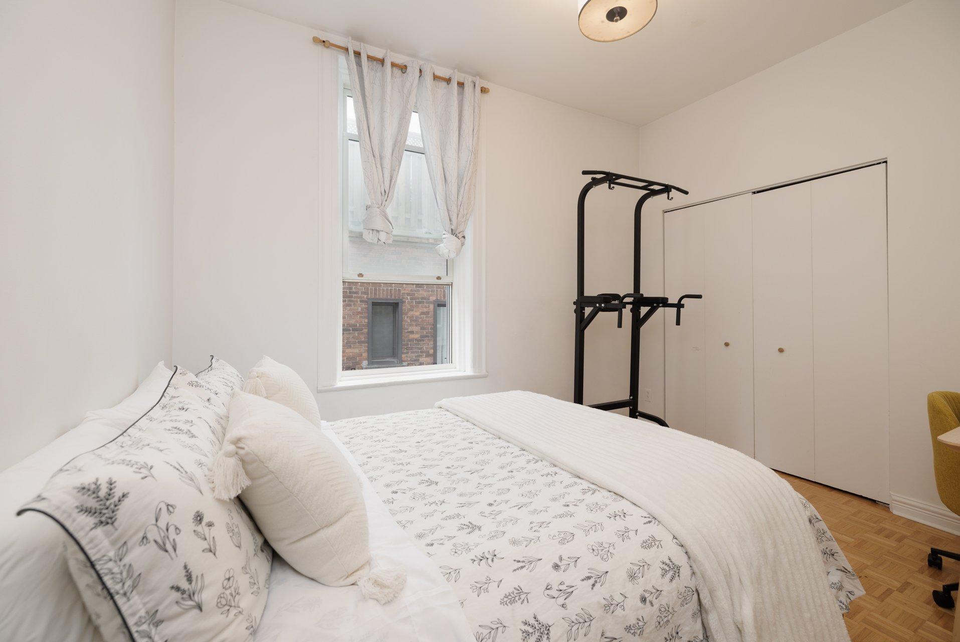 









3636


Av. Henri-Julien

, 3,
Montréal (Le Plateau-Mont-Royal),




QC
H2X3H5

