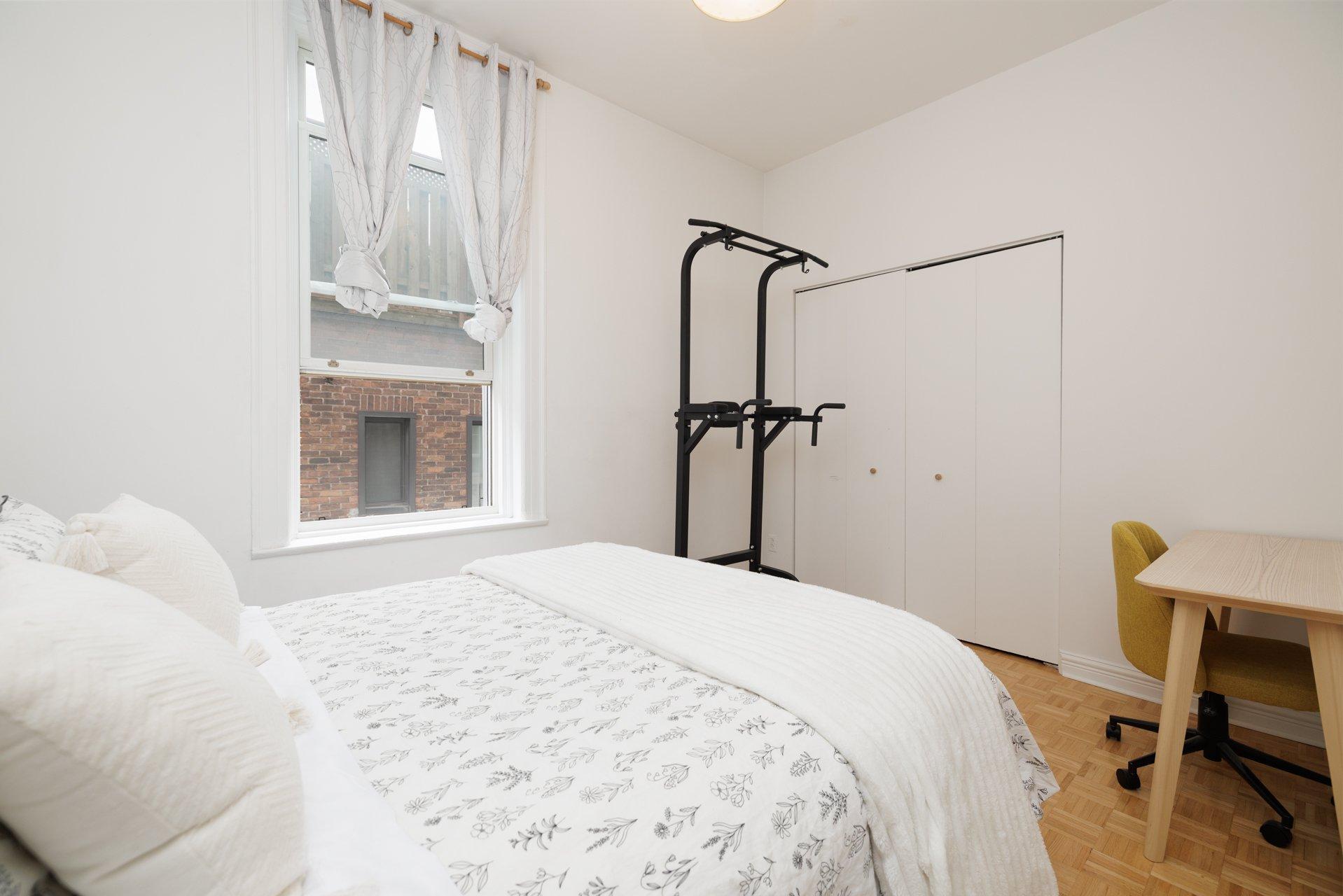 









3636


Av. Henri-Julien

, 3,
Montréal (Le Plateau-Mont-Royal),




QC
H2X3H5

