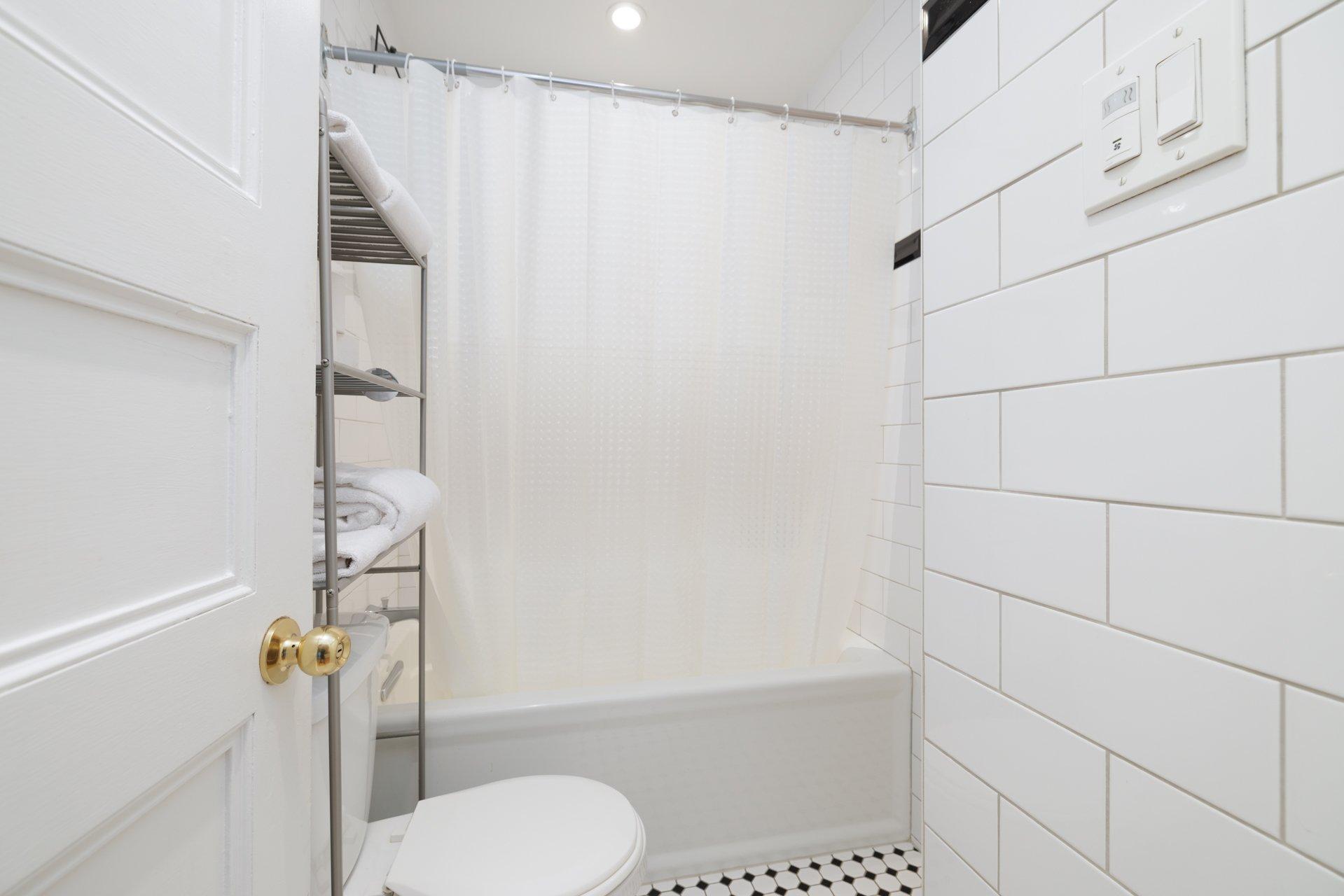 









3636


Av. Henri-Julien

, 3,
Montréal (Le Plateau-Mont-Royal),




QC
H2X3H5

