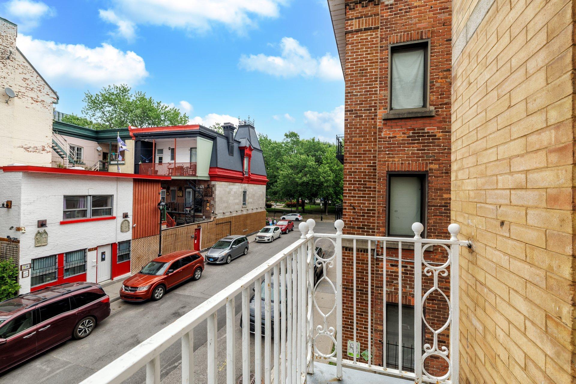 









3636


Av. Henri-Julien

, 3,
Montréal (Le Plateau-Mont-Royal),




QC
H2X3H5

