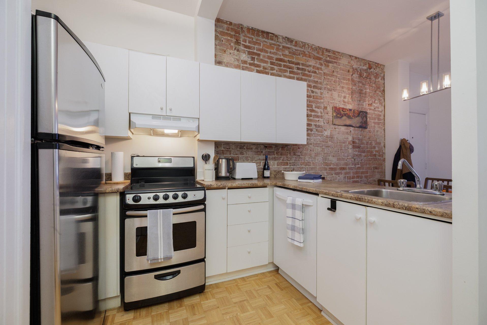 









3636


Av. Henri-Julien

, 3,
Montréal (Le Plateau-Mont-Royal),




QC
H2X3H5


