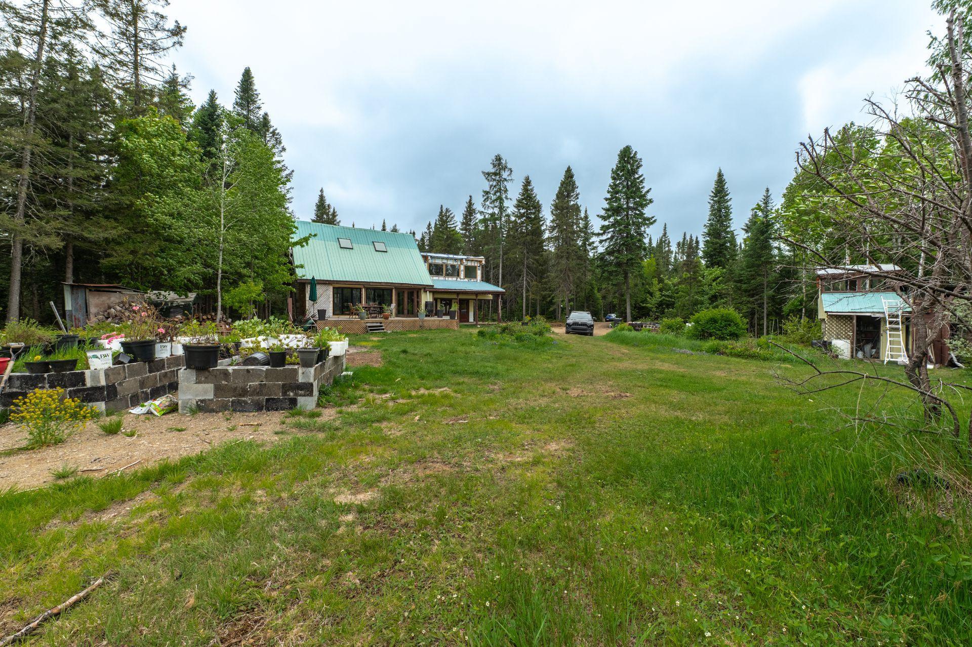 









3730


Ch. des Hauteurs

,
Sainte-Lucie-des-Laurentides,




QC
J0T2J0

