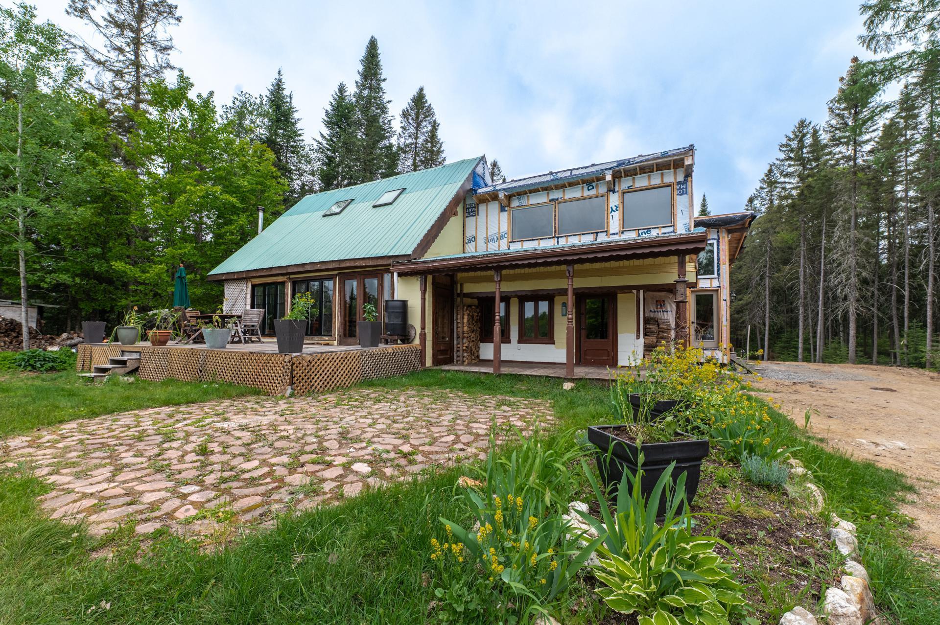 









3730


Ch. des Hauteurs

,
Sainte-Lucie-des-Laurentides,




QC
J0T2J0

