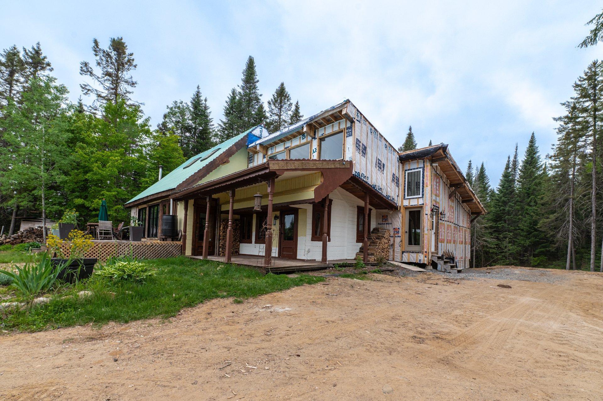 









3730


Ch. des Hauteurs

,
Sainte-Lucie-des-Laurentides,




QC
J0T2J0

