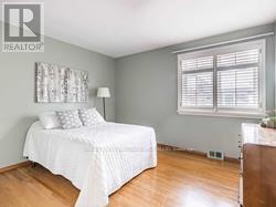 












8 CHESHIRE DRIVE

,
Toronto,




Ontario
M9B2N8

