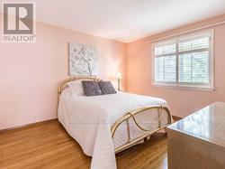 












8 CHESHIRE DRIVE

,
Toronto,




Ontario
M9B2N8

