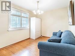 












8 CHESHIRE DRIVE

,
Toronto,




Ontario
M9B2N8

