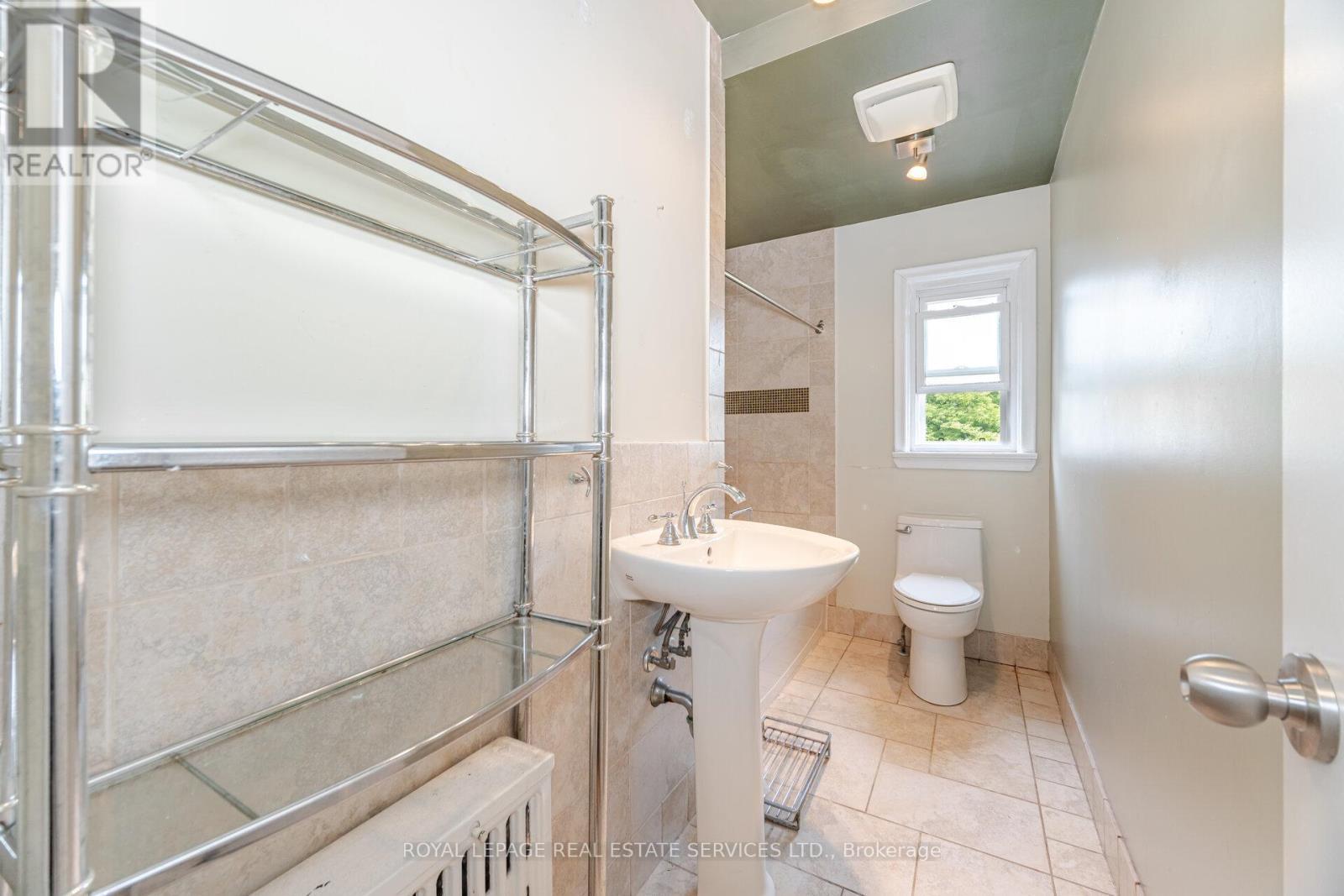 












475 WINONA DRIVE

,
Toronto,




Ontario
M6C3V2

