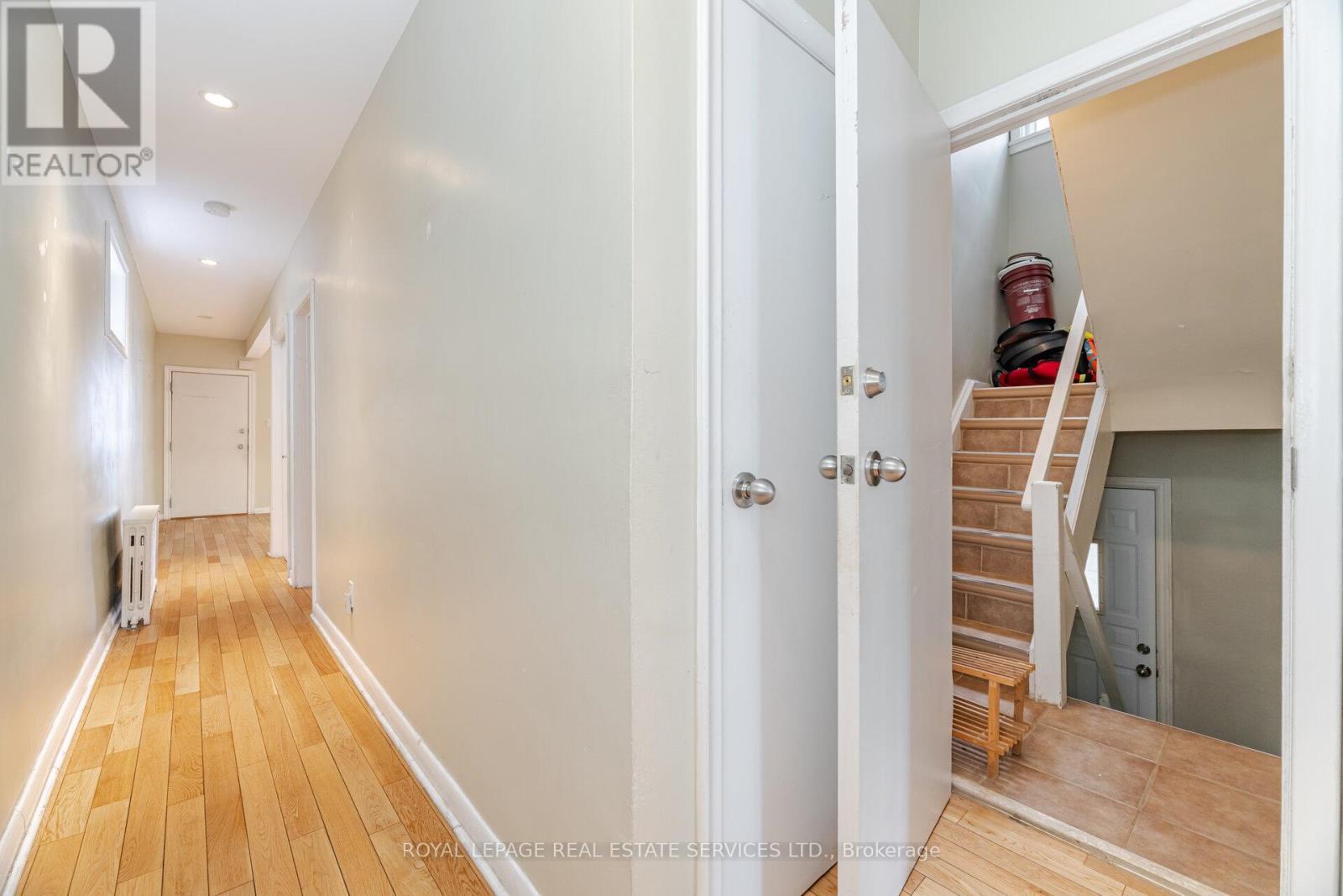 












475 WINONA DRIVE

,
Toronto,




Ontario
M6C3V2

