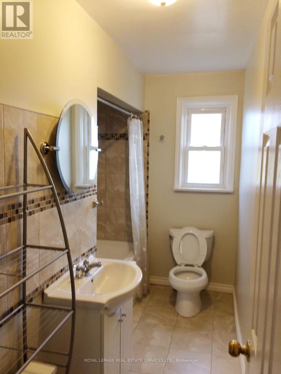 












475 WINONA DRIVE

,
Toronto,




Ontario
M6C3V2

