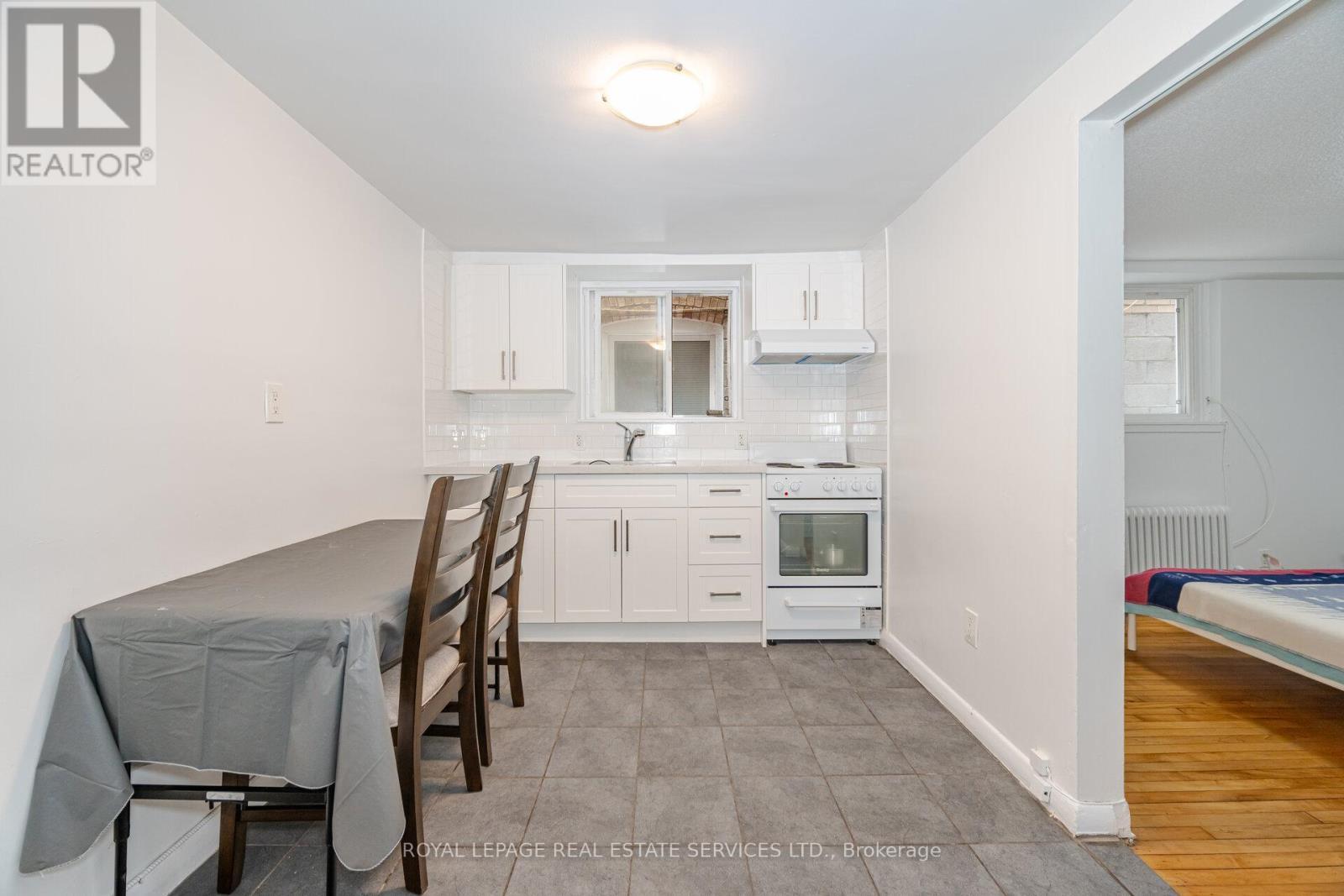 












475 WINONA DRIVE

,
Toronto,




Ontario
M6C3V2


