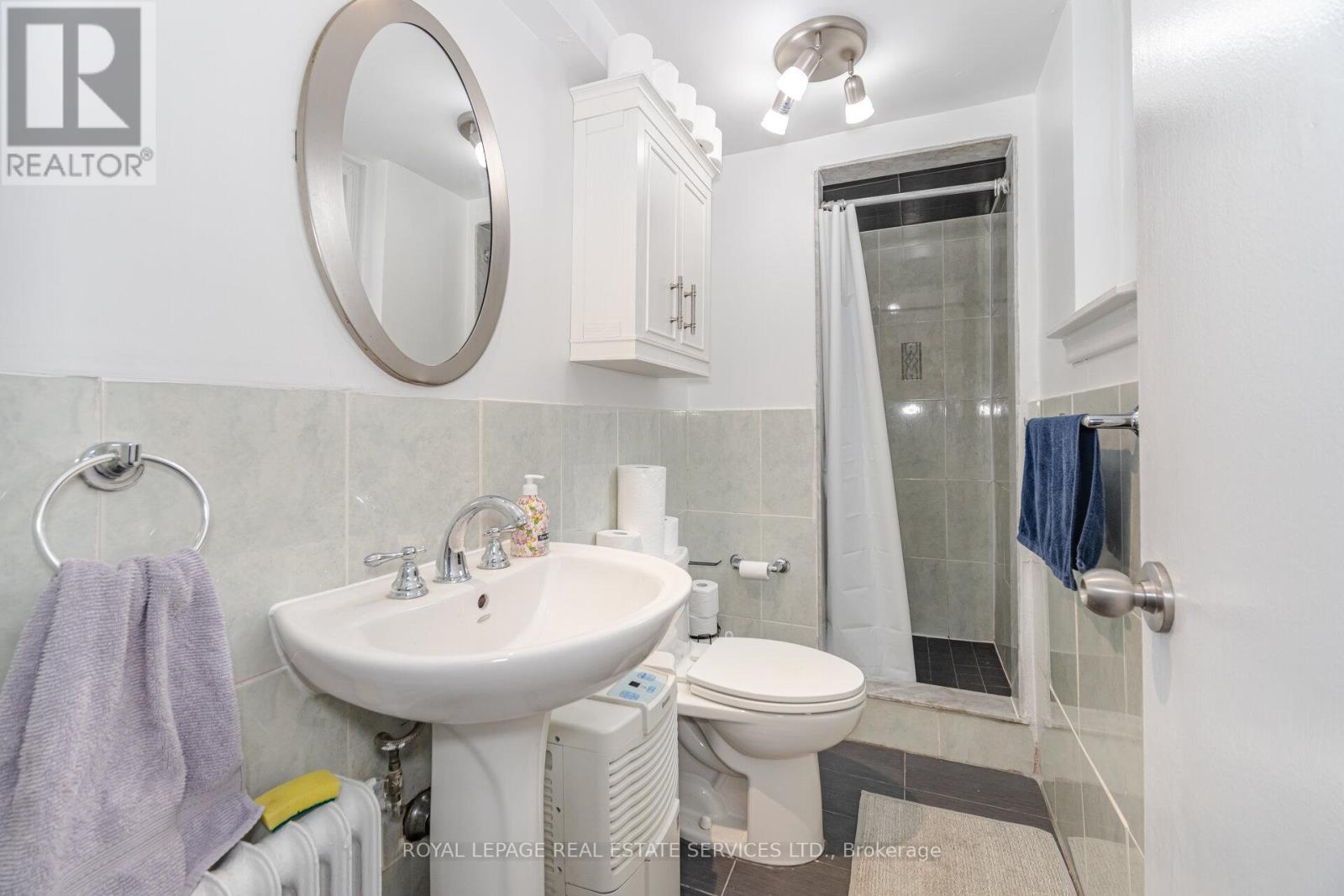 












475 WINONA DRIVE

,
Toronto,




Ontario
M6C3V2

