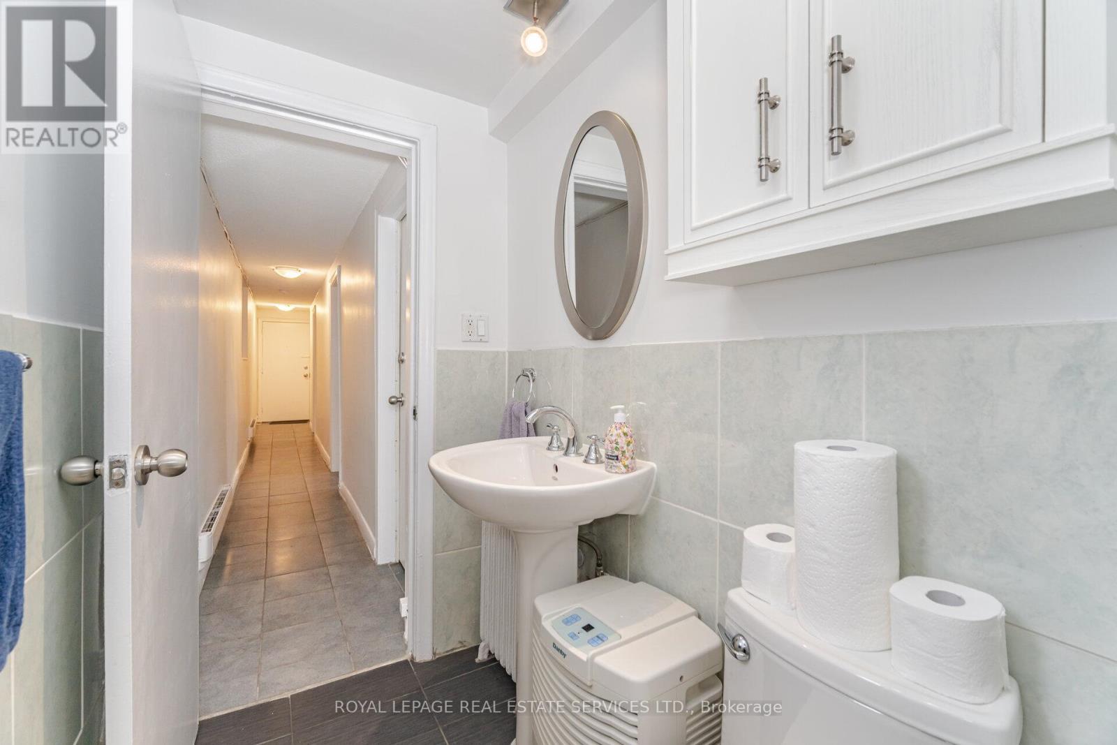 












475 WINONA DRIVE

,
Toronto,




Ontario
M6C3V2


