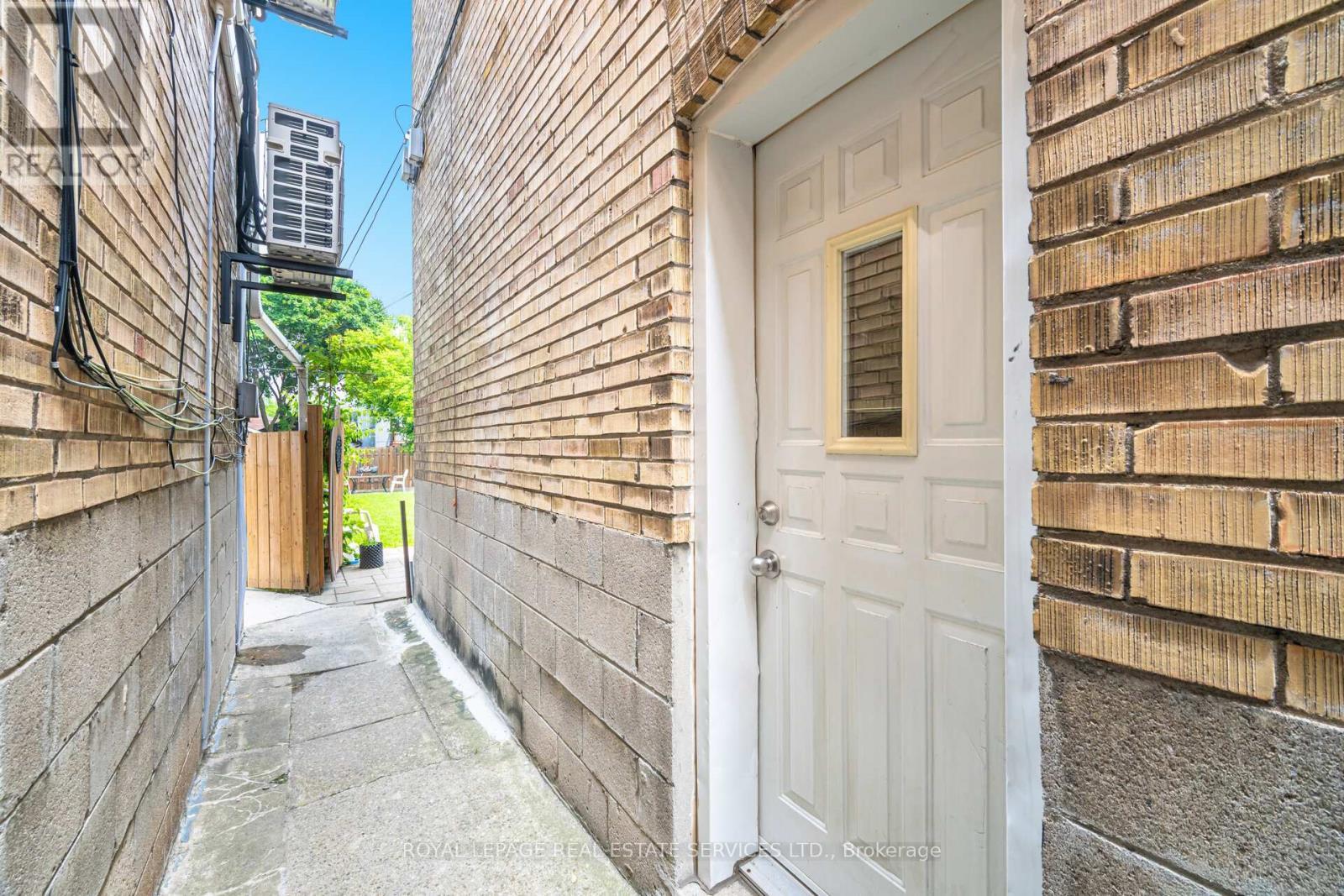 












475 WINONA DRIVE

,
Toronto,




Ontario
M6C3V2

