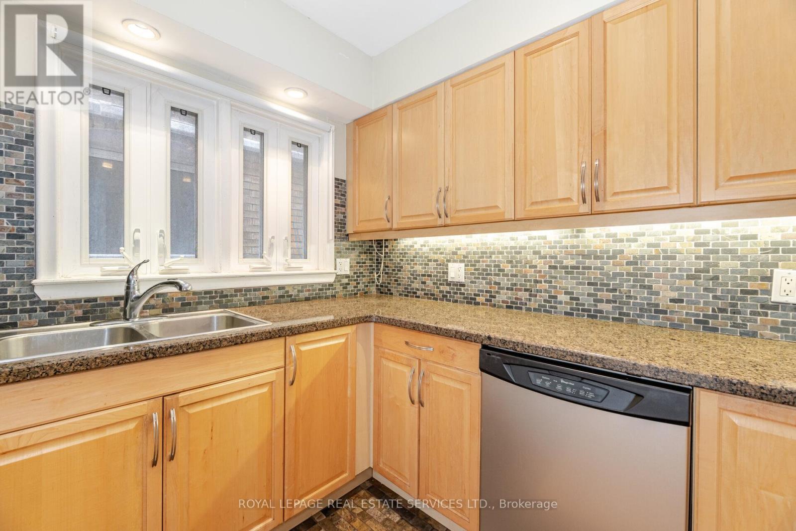 












475 WINONA DRIVE

,
Toronto,




Ontario
M6C3V2


