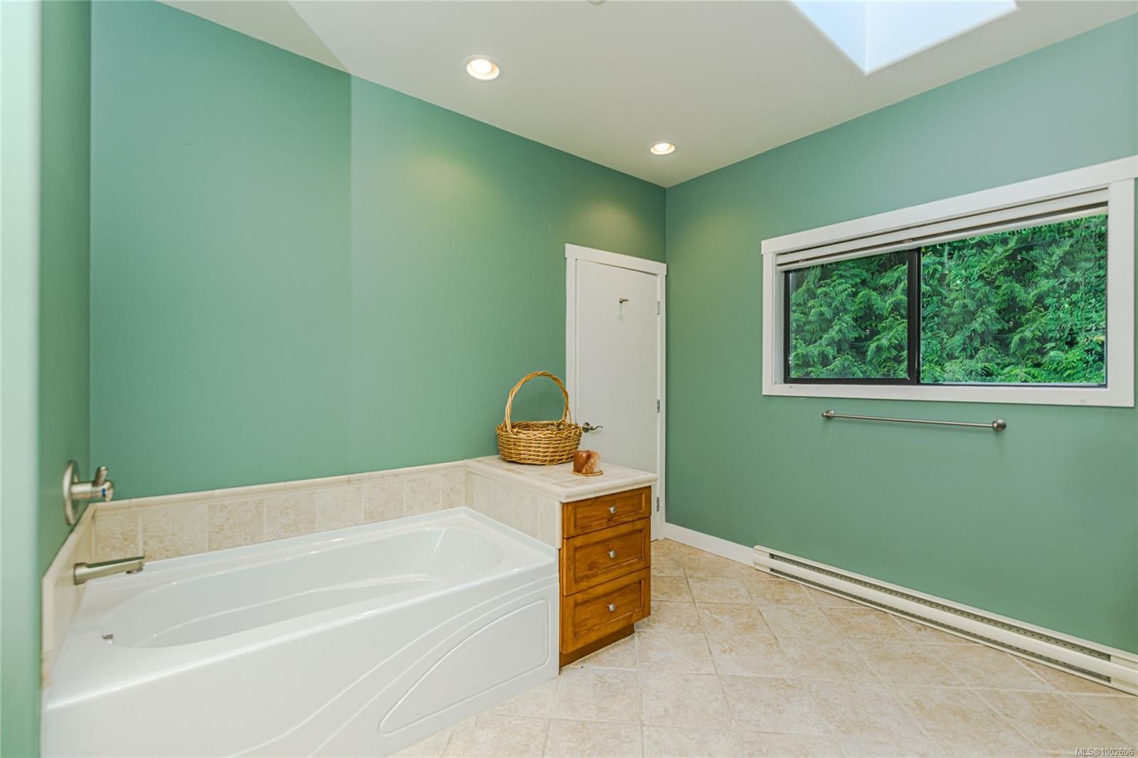 









210


Norton

Rd,
Salt Spring,




BC
V8K 1C7

