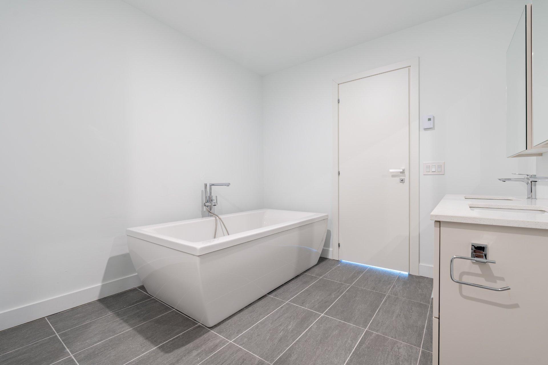 









1001


Rue Lucien-L'Allier

, 4502,
Montréal (Ville-Marie),




QC
H3G0G7

