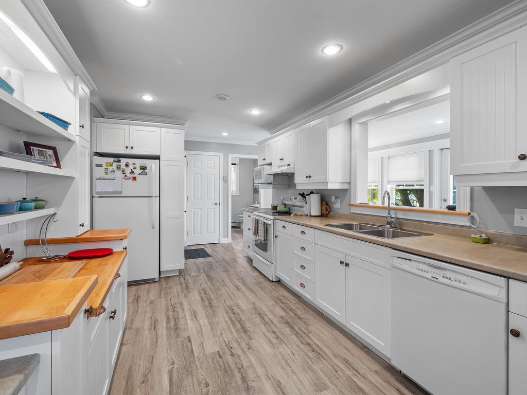












1385 Linkletter Road

,
Linkletter,




PE
C1N 5M2

