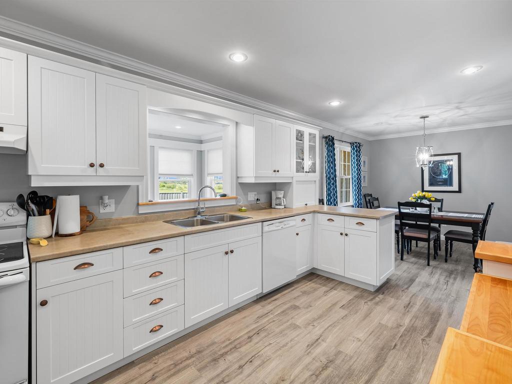 












1385 Linkletter Road

,
Linkletter,




PE
C1N 5M2

