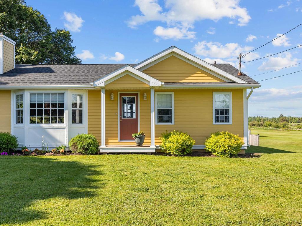 












1385 Linkletter Road

,
Linkletter,




PE
C1N 5M2

