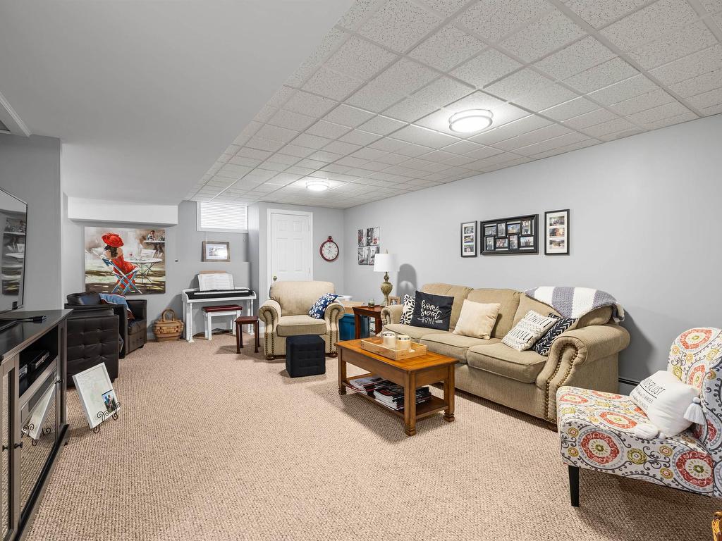












1385 Linkletter Road

,
Linkletter,




PE
C1N 5M2

