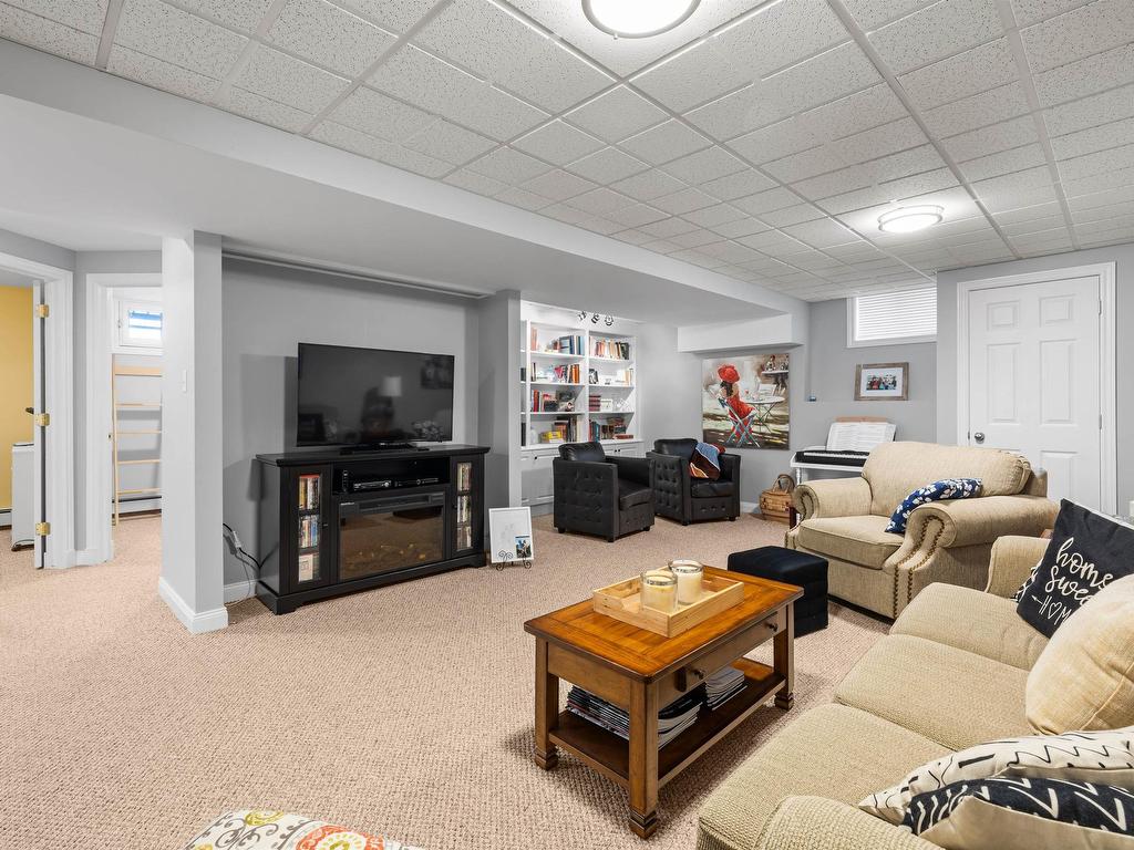 












1385 Linkletter Road

,
Linkletter,




PE
C1N 5M2

