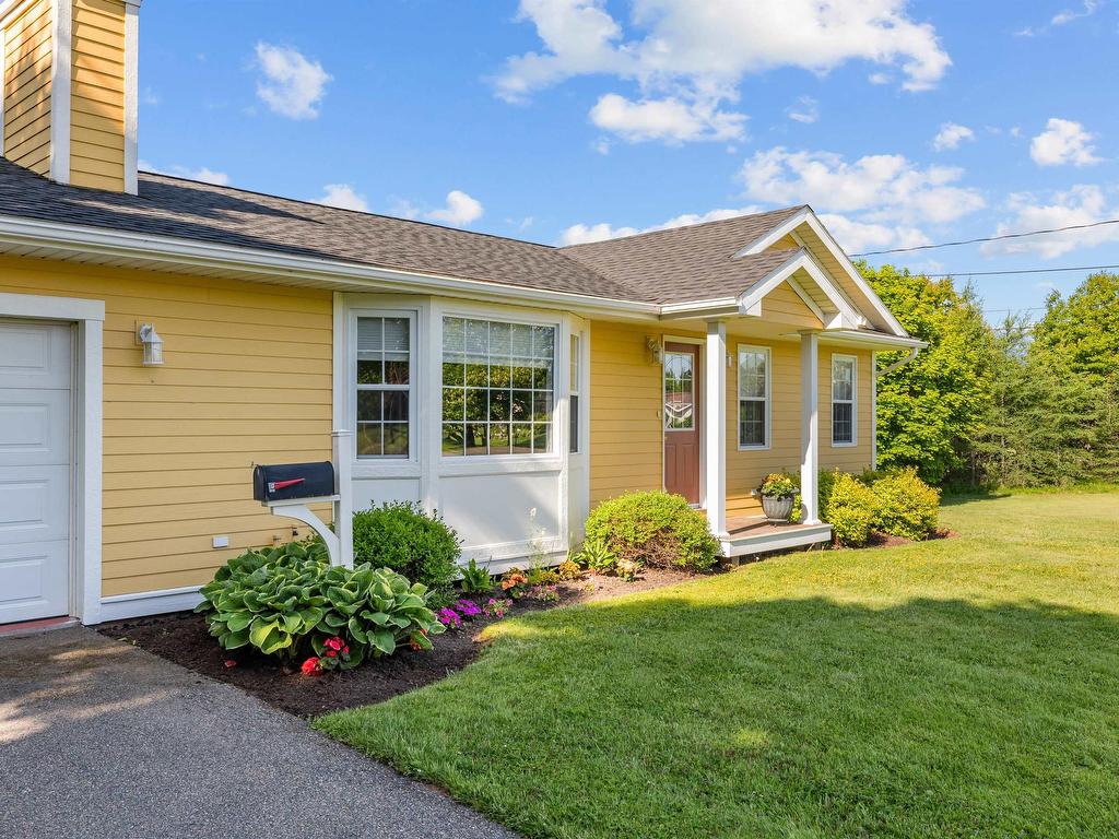 












1385 Linkletter Road

,
Linkletter,




PE
C1N 5M2

