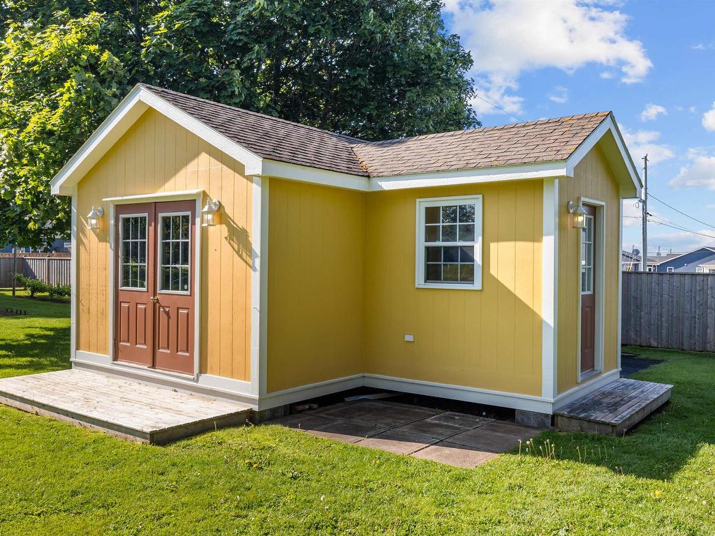 












1385 Linkletter Road

,
Linkletter,




PE
C1N 5M2

