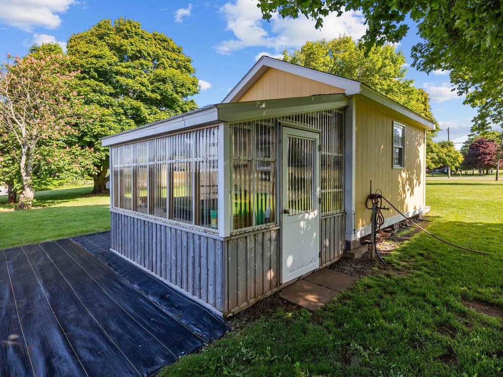 












1385 Linkletter Road

,
Linkletter,




PE
C1N 5M2

