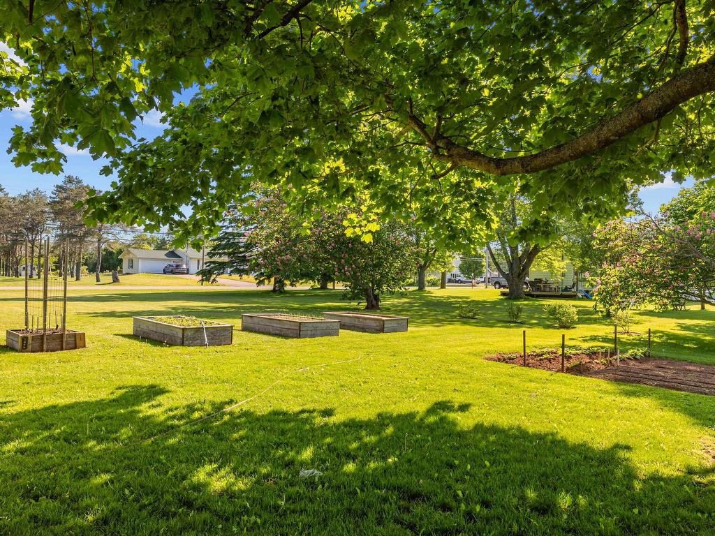 












1385 Linkletter Road

,
Linkletter,




PE
C1N 5M2

