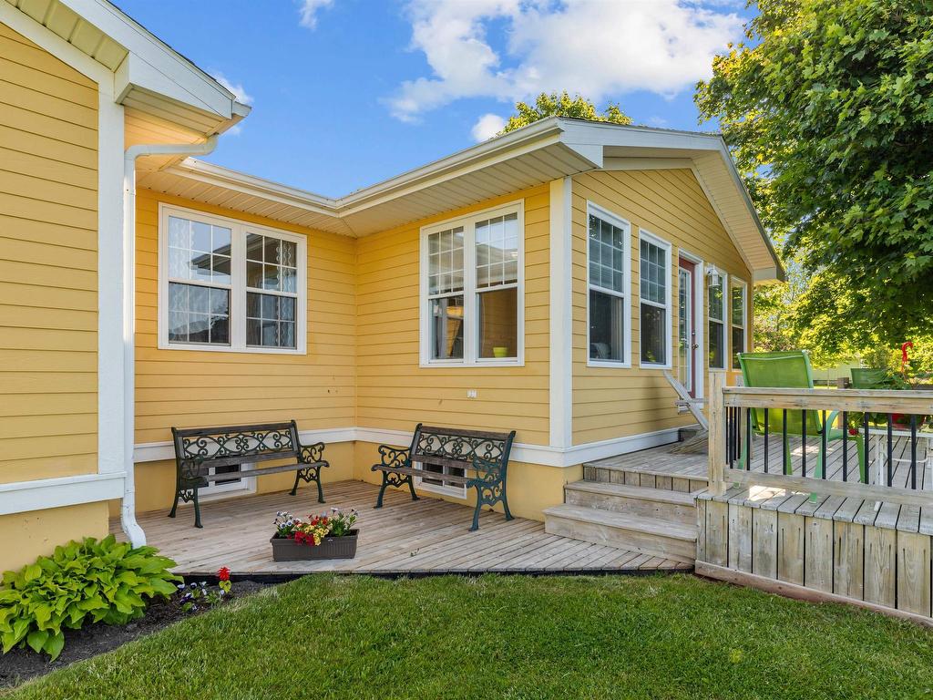 












1385 Linkletter Road

,
Linkletter,




PE
C1N 5M2

