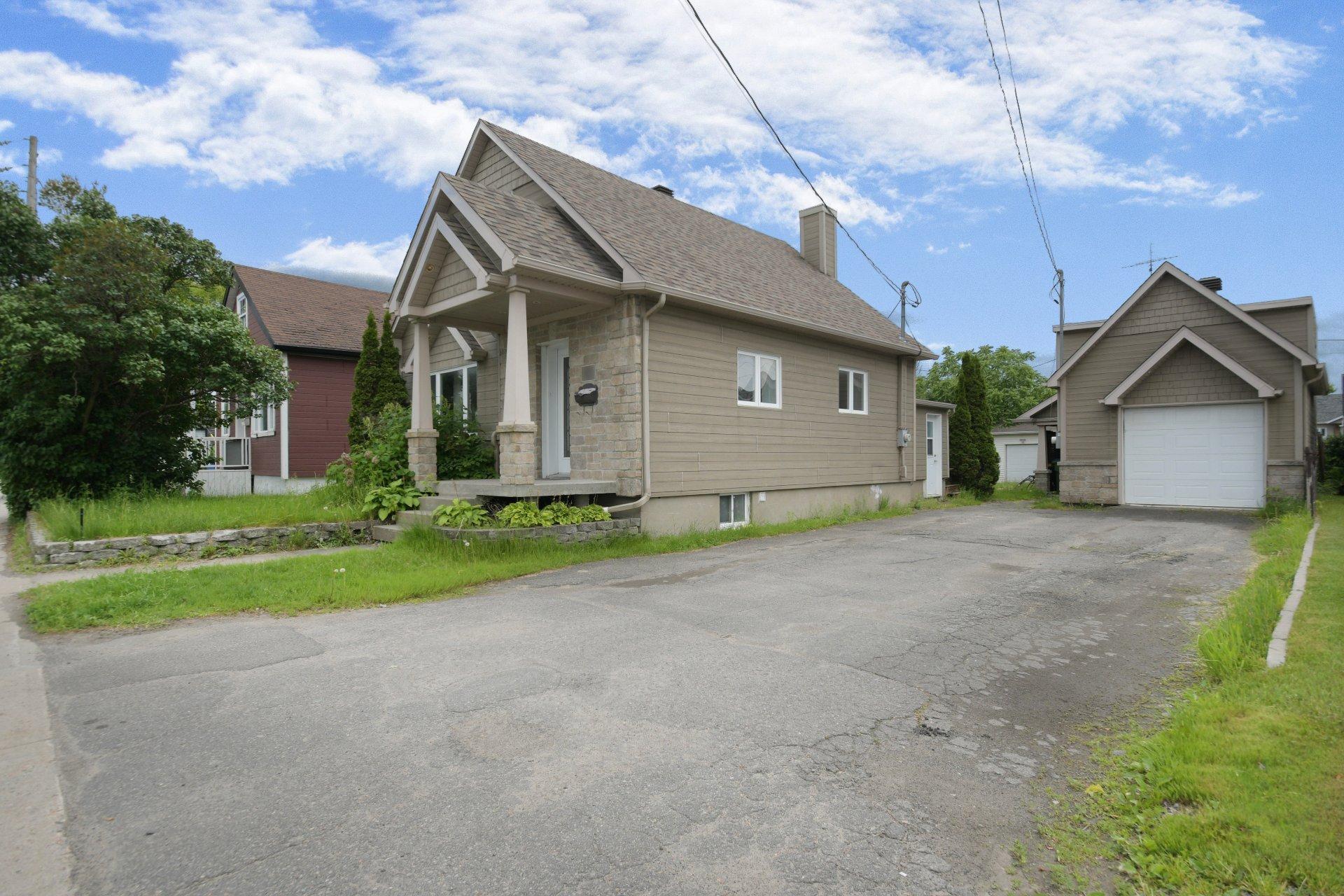 









90

 - 92


Rue Principale

,
Lachute,




QC
J8H3A5

