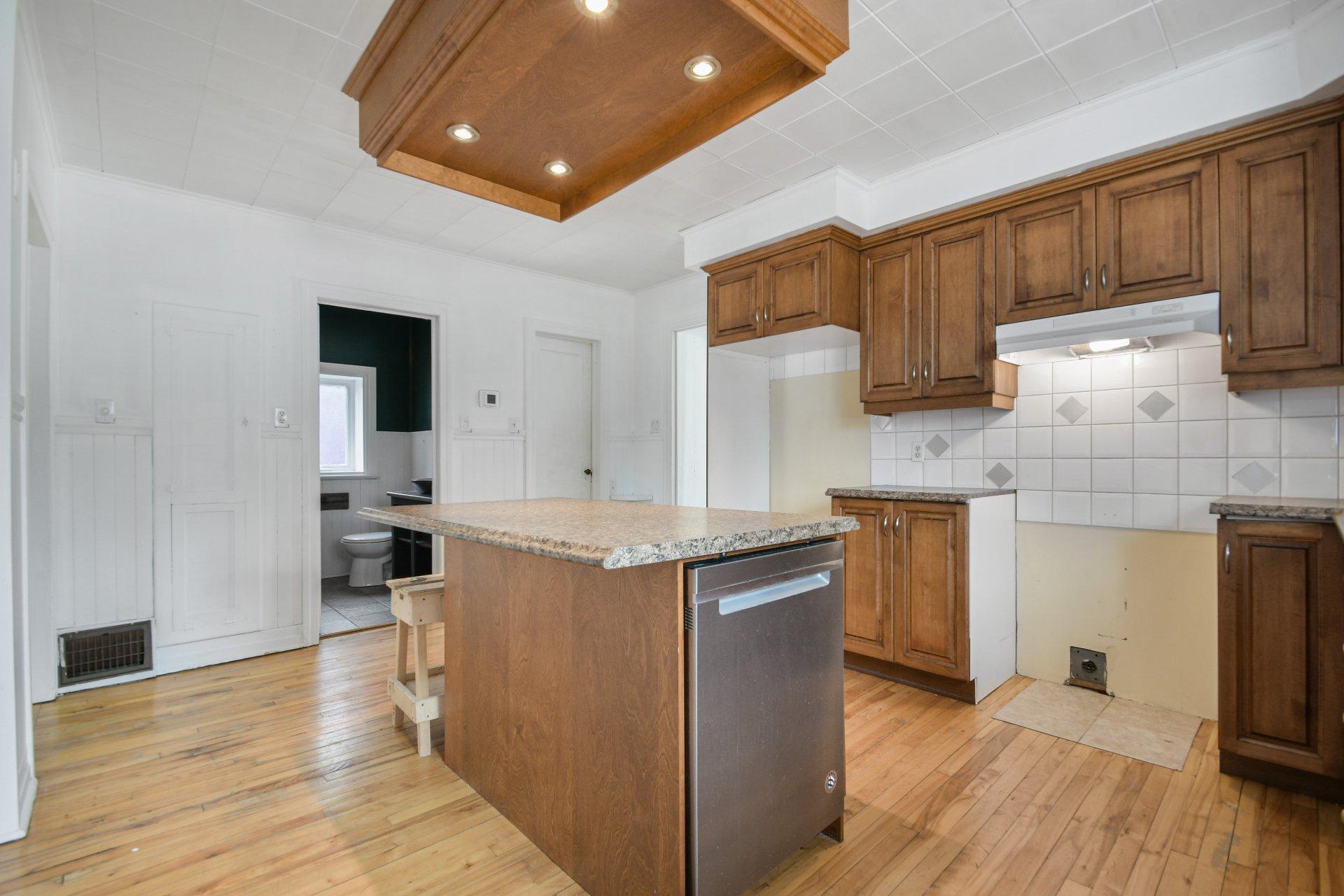 









90

 - 92


Rue Principale

,
Lachute,




QC
J8H3A5

