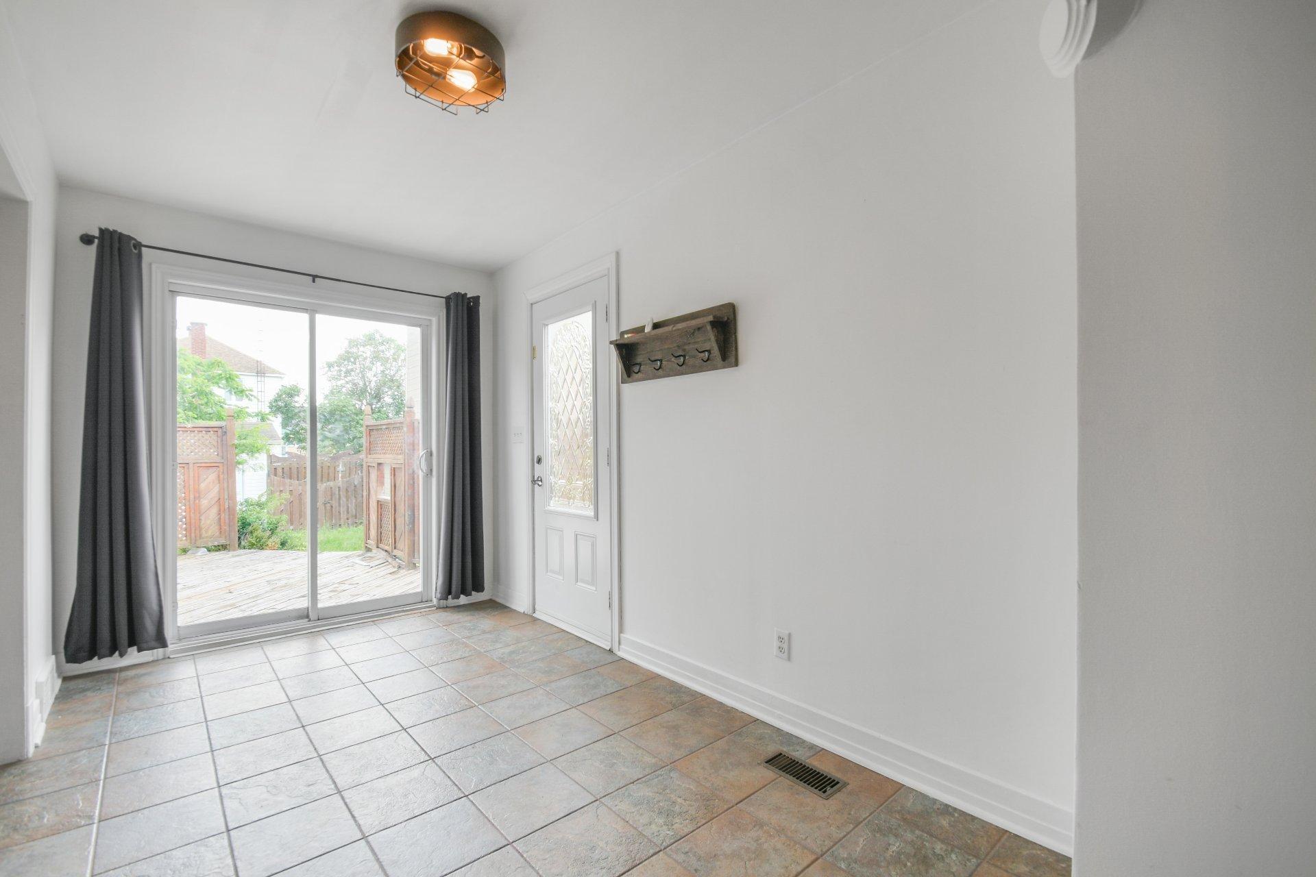 









90

 - 92


Rue Principale

,
Lachute,




QC
J8H3A5

