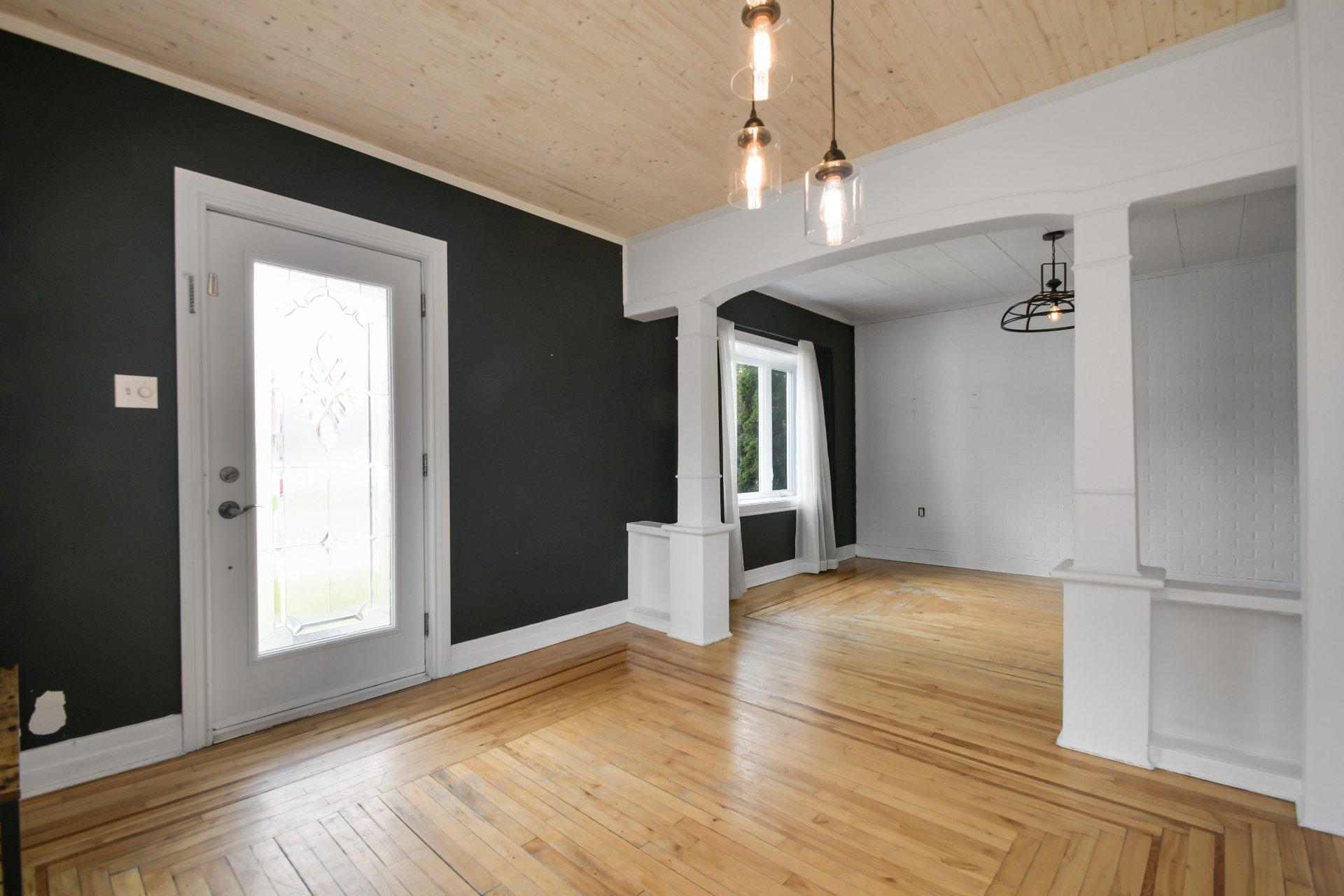 









90

 - 92


Rue Principale

,
Lachute,




QC
J8H3A5


