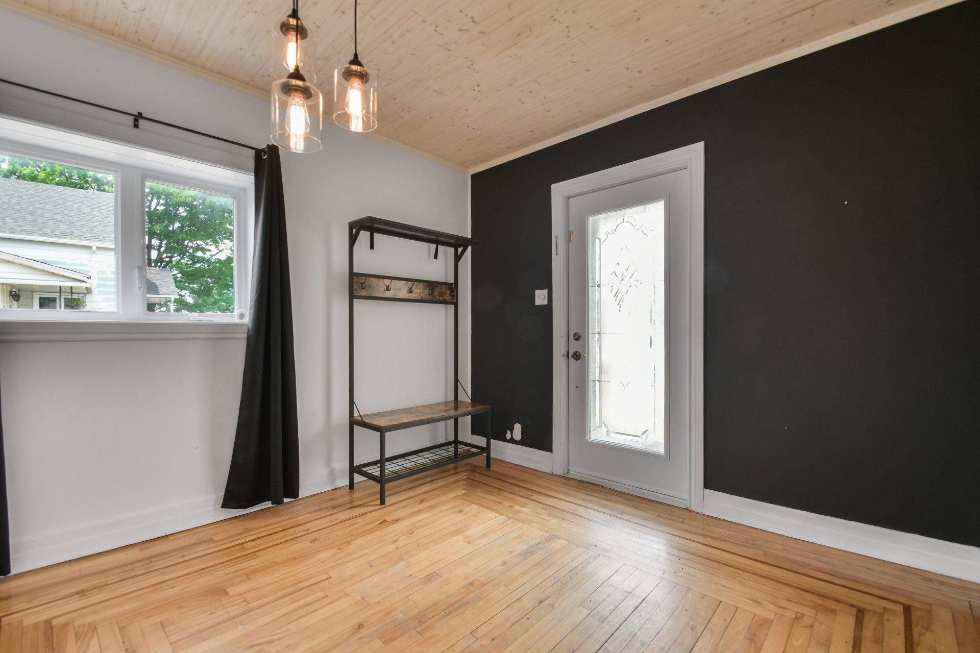 









90

 - 92


Rue Principale

,
Lachute,




QC
J8H3A5

