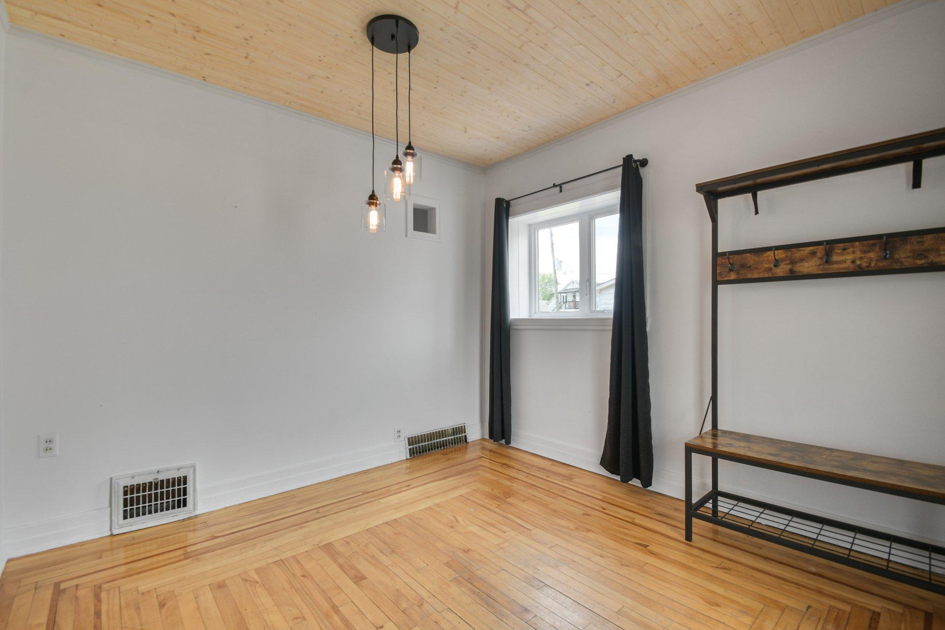 









90

 - 92


Rue Principale

,
Lachute,




QC
J8H3A5

