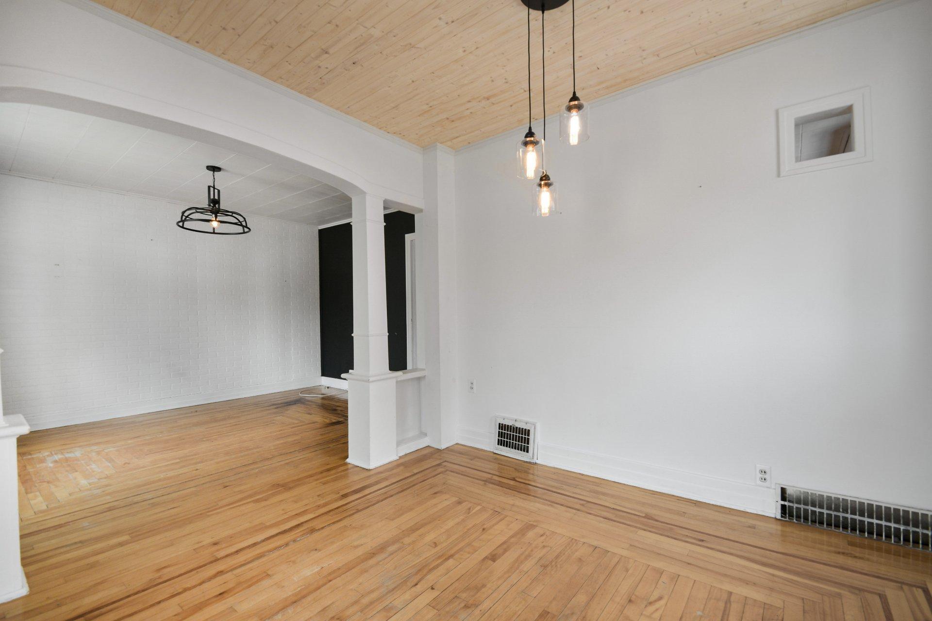 









90

 - 92


Rue Principale

,
Lachute,




QC
J8H3A5

