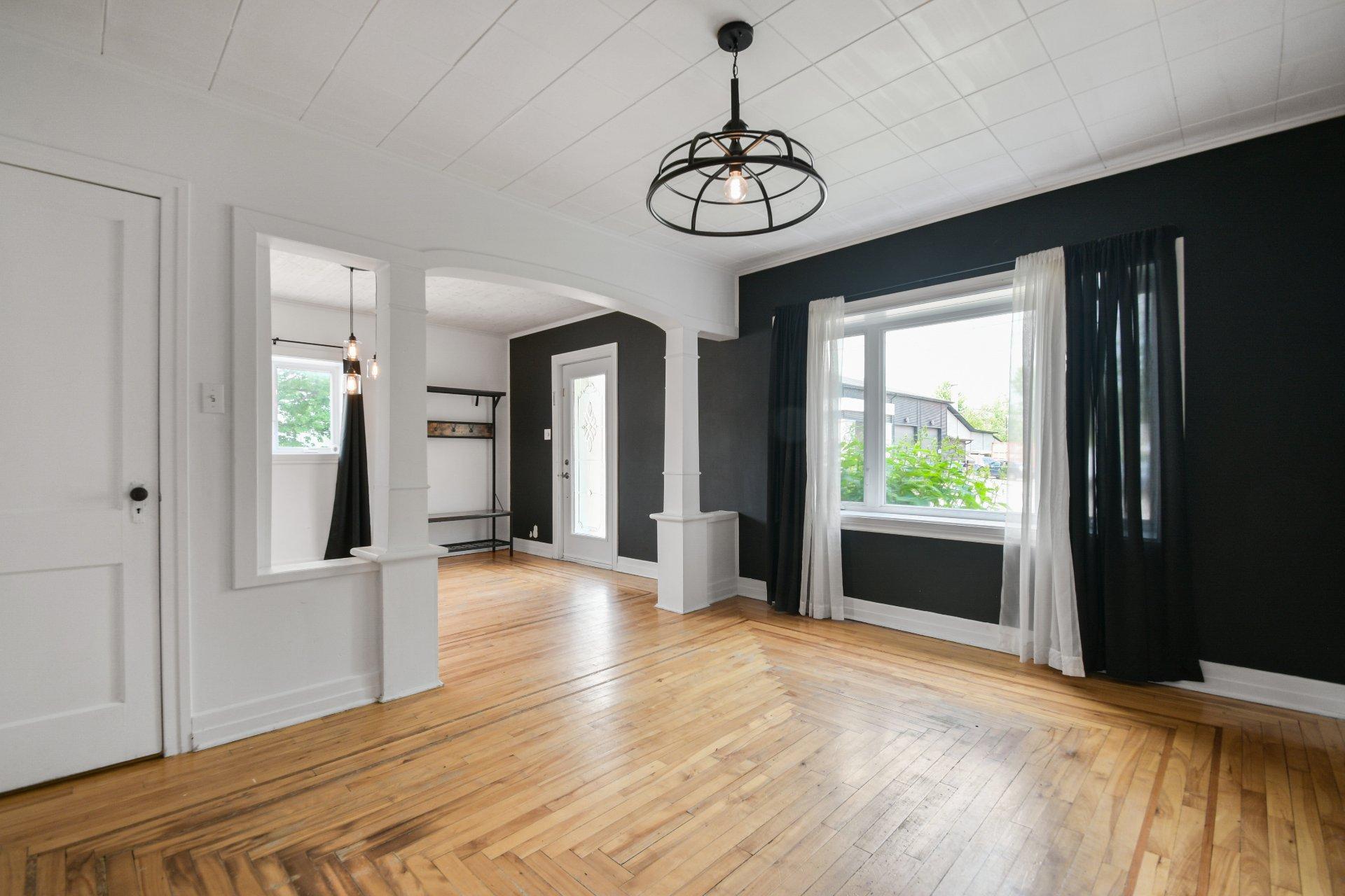 









90

 - 92


Rue Principale

,
Lachute,




QC
J8H3A5


