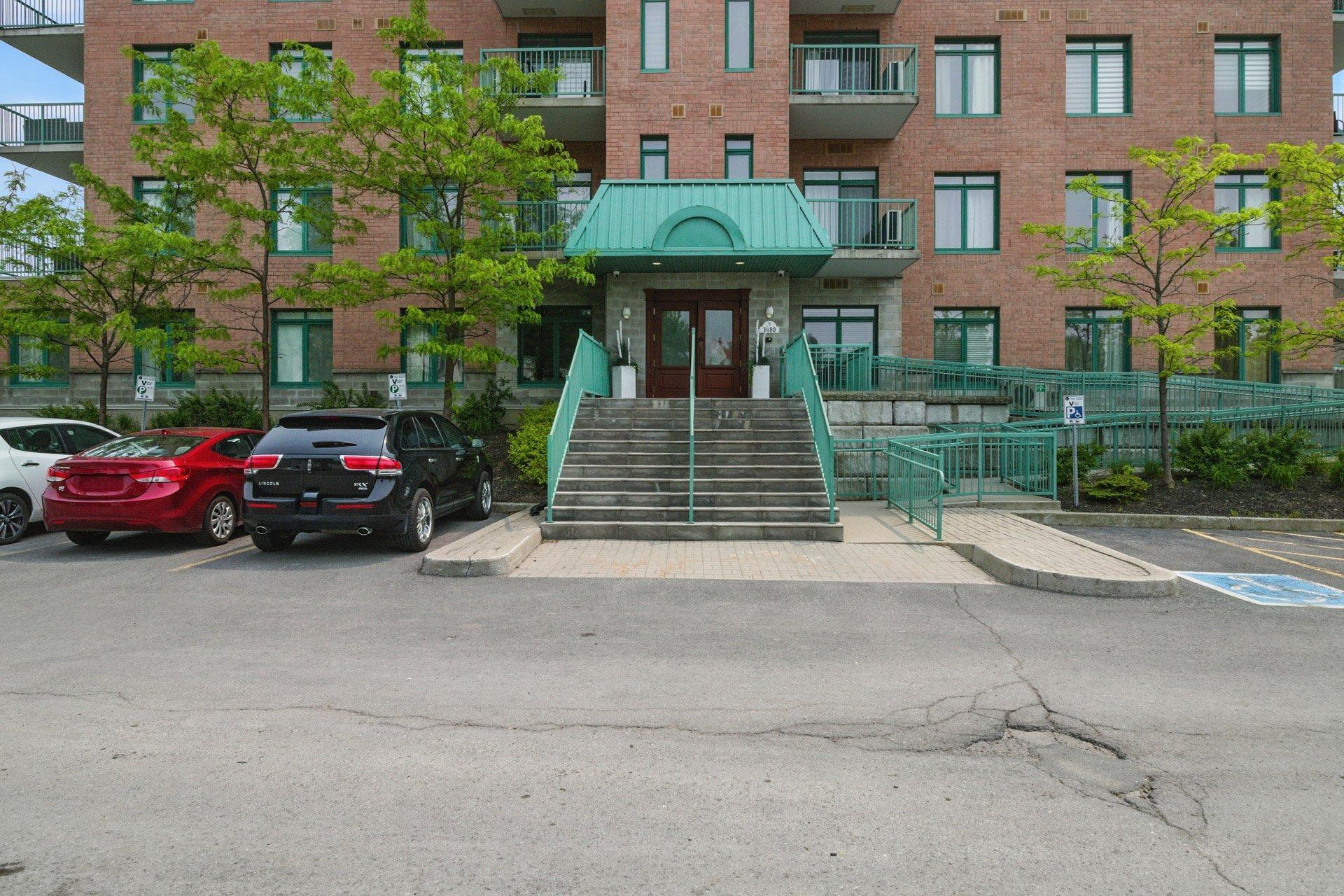 









1180


Ch. d'Aylmer

, 702,
Gatineau (Aylmer),




QC
J9H0G5

