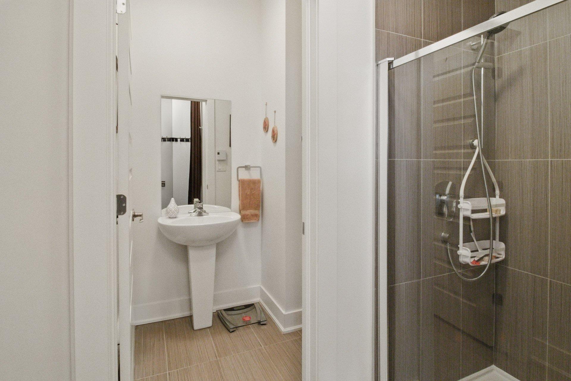 









1180


Ch. d'Aylmer

, 702,
Gatineau (Aylmer),




QC
J9H0G5

