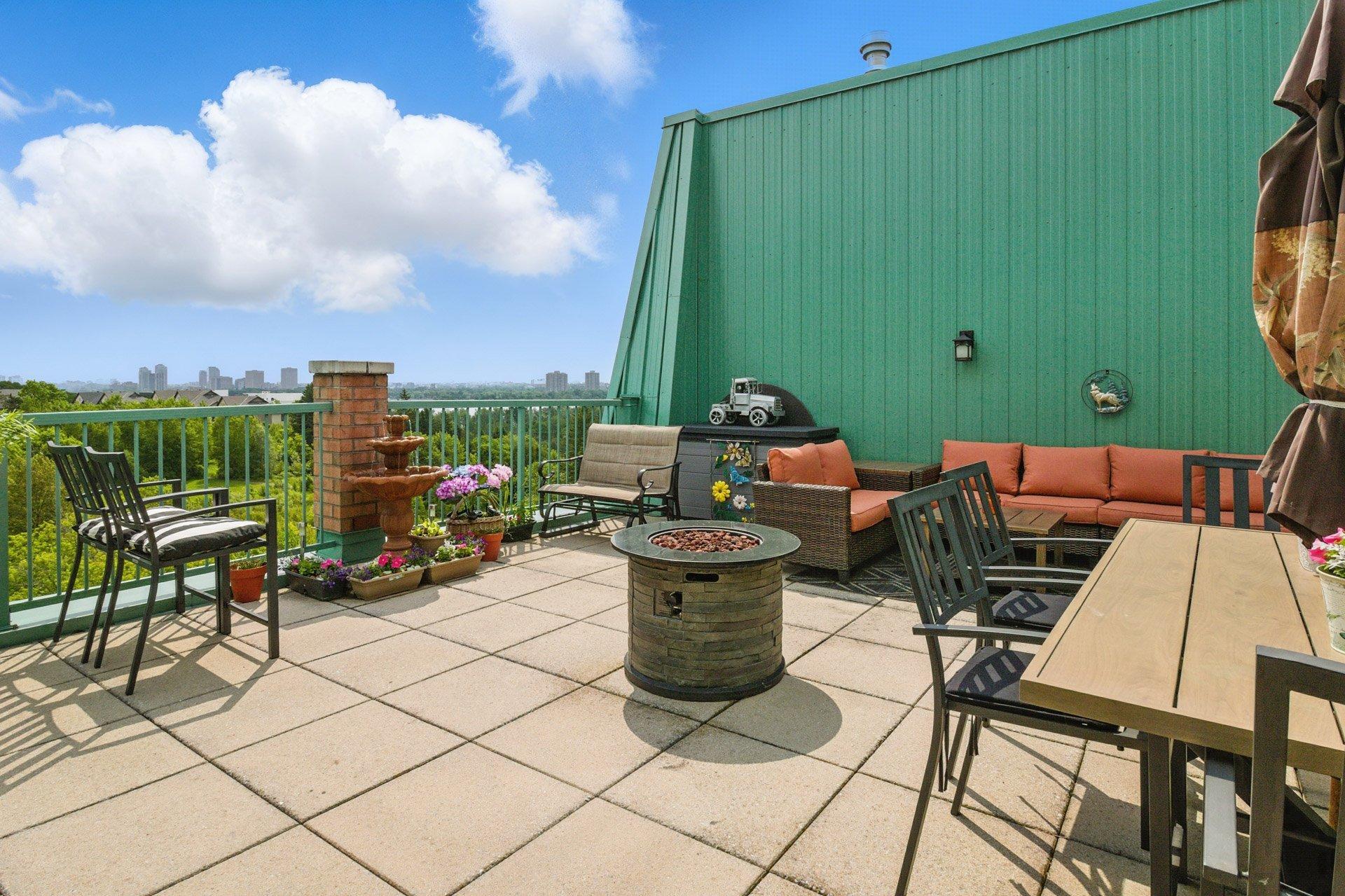 









1180


Ch. d'Aylmer

, 702,
Gatineau (Aylmer),




QC
J9H0G5

